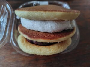 20260525_50%増量ふわっと生どら焼きつぶあん＆ホイップ中身