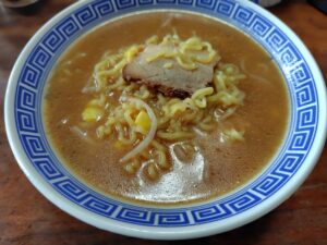 20260916_ファミマル赤味噌のコクと香味野菜の香り具付き味噌ラーメン完成