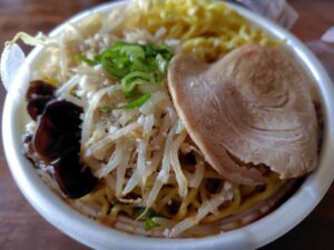 20261009_いそのかづお監修札幌ブラック醤油ラーメン中身